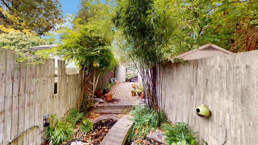 Two Bedroom With Private Garden Flat Wotton Road, CRICKLEWOOD